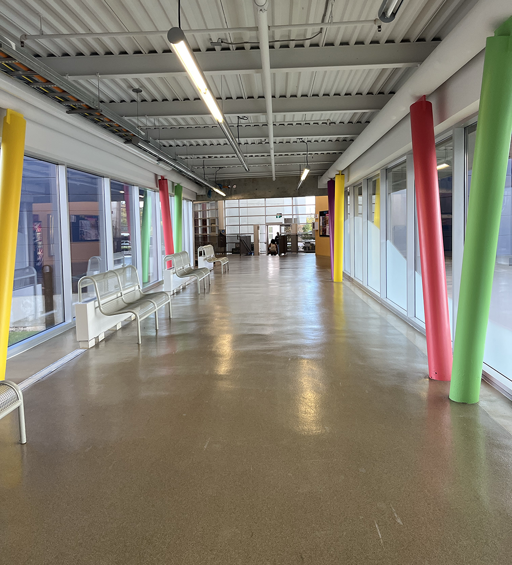Sheridan College, corridor in J wing